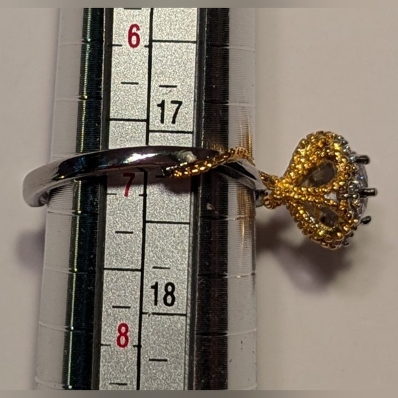 NWOT Woman's Gold-Tone Adjustable Ring with Clear White Stones - Picture 5 of 11